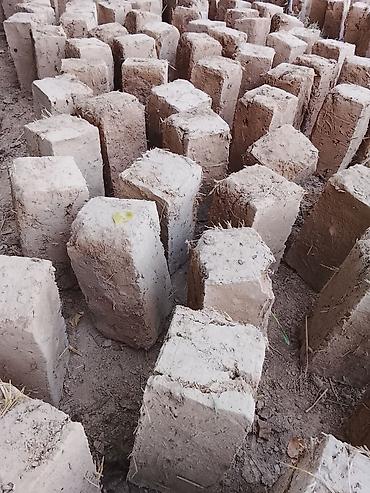 Саманные блоки ручного формования - Состав: глина, песок, рубленая