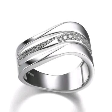 srebrni prsten: Prelep i interesantan prsten sa cirkonima