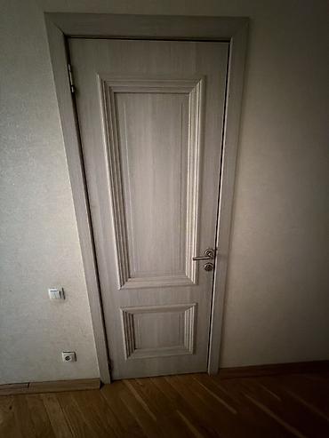 arakesmeler: Məhsul: Daxili otaq qapıları dəsti Təsvir: - Klassik dizaynlı, açıq — 2