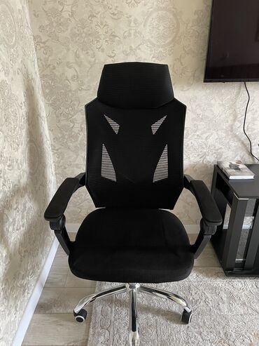 кресло для парикмахер: Продаю игровое кресло весь механизм работает как надо чуть просело но
