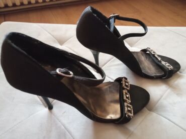 elegantni kompleti za punije dame: Sandals, 37