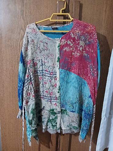 mcneal majice: Ženska košulja/bluza na kopčanje, Toksik brend. Patchwork dizajn sa — 1