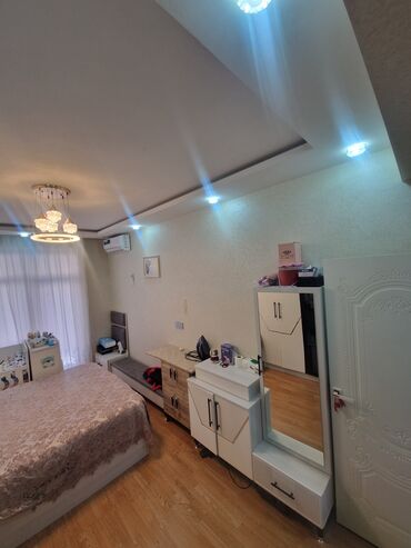 Yeni tikili: Satılır: mənzil (şəkillərdə göstərilən) Xüsusiyyətlər: - Giriş — 13