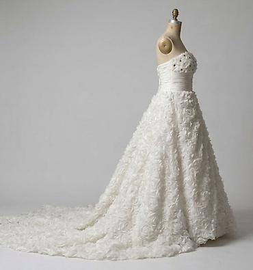 Свадебные платья: Платье свадебное с эффектом розы Было в аренде 3 раза Некоторые — 11