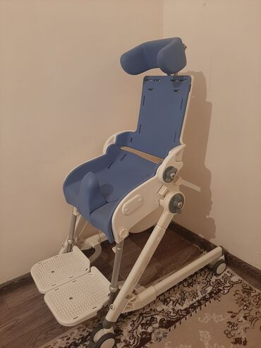 коляска для инвалидов бу: Продаю коляску- туалет для инвалидов на колёсах очень удобная торг