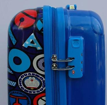 Putni koferi i torbe: Set kofera Doraemon – 2 komada - Dizajn: šareni plavi print sa likom — 12