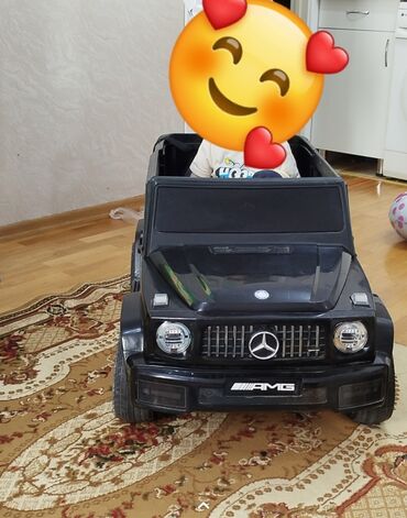Uşaq üçün elektrik maşınları: Qara rəngdə, Mercedes-Benz AMG dizaynlı uşaq elektrik avtomobili