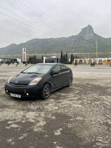 Toyota: Masin qalmaq seritiyle verilir 30 ayliq. Ilkin odenis yuxarda qeyd