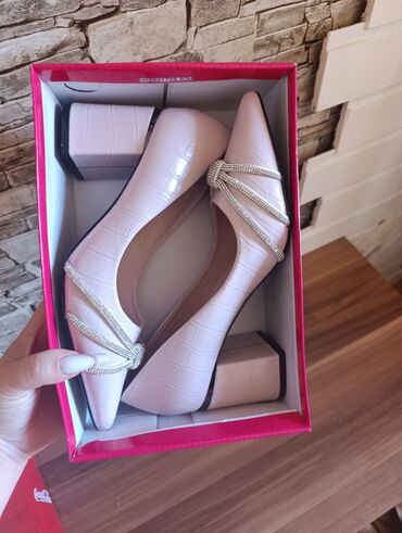 Digər qadın geyimləri: Ikinci əl məhsullar hamısı münasib qiymətə satılır her məhsulun — 10