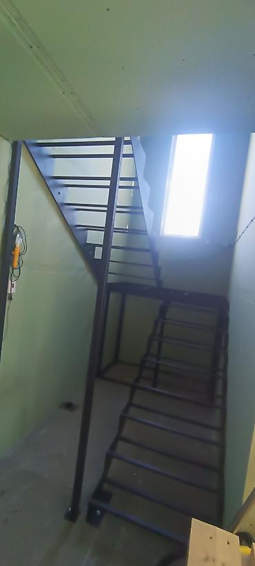 Металлические лестницы: Металлическая лестница Для дома, Форма лестницы: Г-образная, Стиль: Лофт — 8