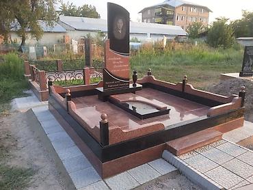 Ритуальные услуги: Облицовка надгробий, Изготовление памятников, Изготовление табличек | Мраморная крошка, Габбро, Металл | Оформление — 8