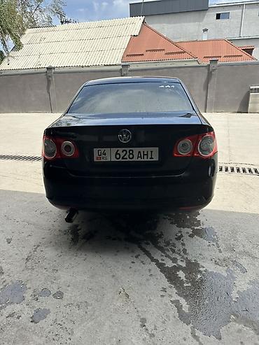 на жетту: Volkswagen Jetta: 2008 г., 1.6 л, Кол менен иштөөчү, Бензин, Седан — 1
