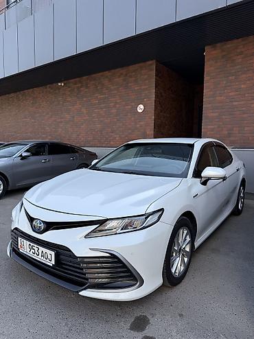 lend cruizer: Toyota Camry: 2022 г., 2.5 л, Автомат, Гибрид, Седан — 4
