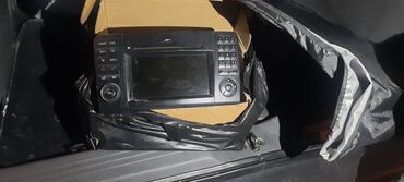 mercedes monitor: Mersedes GL 2009 model zavod monitor ideal vəziyyətdə.vatsapa yaz