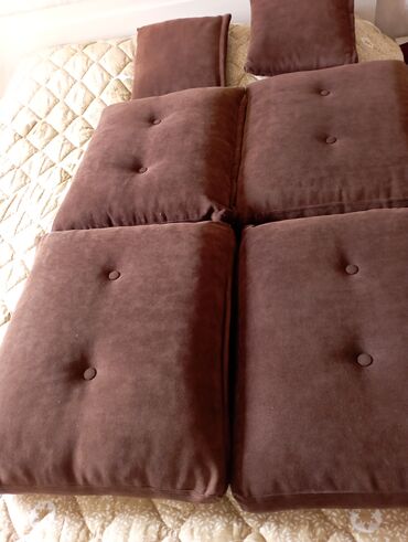 угловой диван с чехлом: Угловой диван, цвет - Коричневый, Новый
