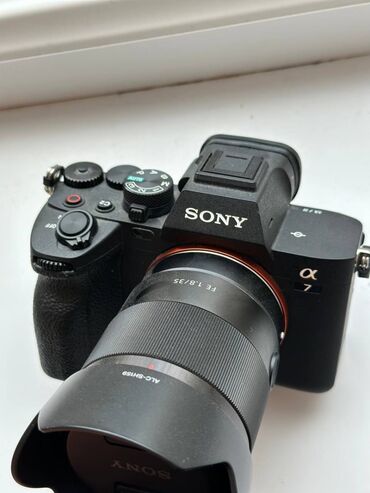 Фотоаппараты: Комплект Sony A7IV + 35mm (фулл комплект) С фотоаппаратом идет: -