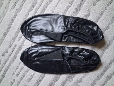 Women's Sneakers and athletic shoes: Черные чешки (гимнастические/танцевальные) - Материал верха: гладкая