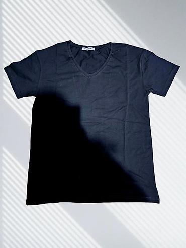 differente obuca: Klasična crna majica, ide po veličinama — 1