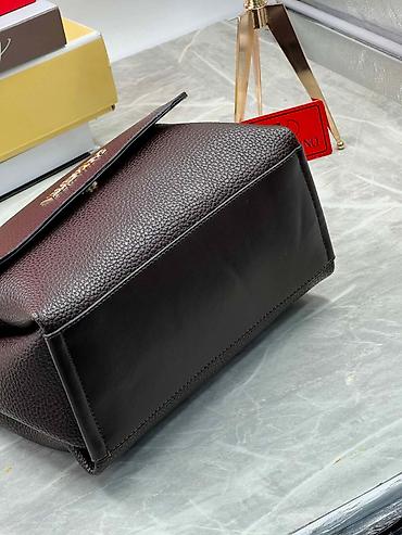 Torbe: Tasne 
4700 din
iknt — 4