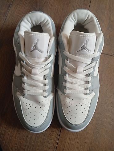мужские футболки бишкек: Кроссовки Nike Air Jordan 1 Low (серо-белые) - Модель: Air Jordan 1 — 2