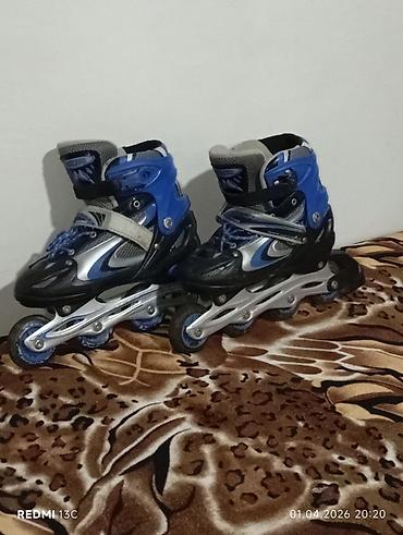 velo rama: İkisi 50 manatdı, tək qırmızı 30, tək göy 25. İnline konkis (roller — 4