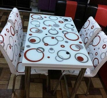 metbex divanları: Metbex ucun stol stul destlerinin bir bawa anbardan satiwini heyata