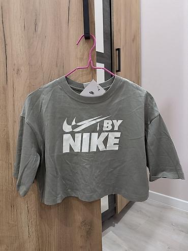 немецкие товары: Кроп‑топ футболка Nike - Женская укорочённая футболка - Цвет — 1