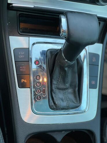 Volkswagen: Volkswagen Passat CC – ağ rəngli, zərif 4 qapılı kupe-sedan. Xarici — 16