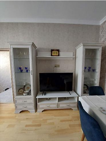 Klassik üslubda qonaq otağı üçün mebel dəsti Tərkibi: - TV stendi: 2 lalafo.az -da Klassik üslubda qonaq otağı üçün mebel dəsti Tərkibi: - TV stendi: 2
