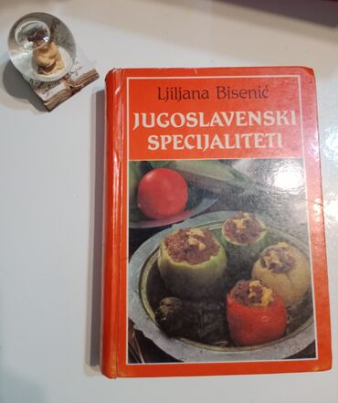 trake za trčanje cena: Ljiljana Bisenić JUGOSLAVENSKI SPECIJALITETI Tvrd povez latinica