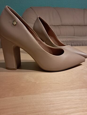 solomon cipele: Pumps, Vizzano, 39