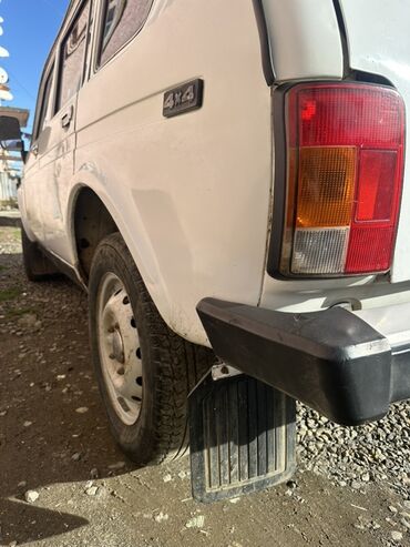 VAZ (LADA): Lada Niva 2131, ağ rəng, 4 qapılı İli 1999. Yürüş 240380. 1.8 — 4