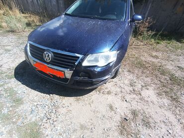 авто лизинг рассрочка: Универсал Volkswagen Passat в темно-синем цвете, оснащенный фарами с