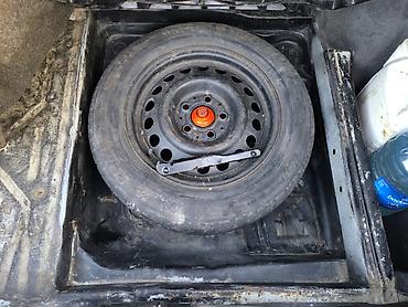 kuzu: Mercedes-Benz E 250: 2.5 l | 1994 il Sedan — 5