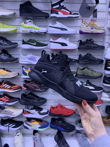 Кроссовки и спортивная обувь: Кроссовки мировых брендов Мы уже 7 лет радуем клиентов оригинальной at lalafo.kg — 21 Кроссовки и спортивная обувь: Кроссовки мировых брендов Мы уже 7 лет радуем клиентов оригинальной — 21