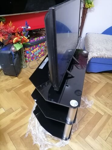 Komode: Stocic za TV stakleni kao nov je u crnoj boji. nigde — 15