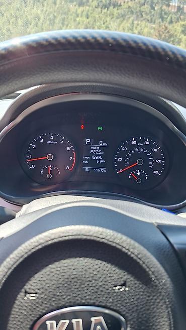 rio kia: Kia Rio sedan – ağ rəng, Azərbaycan nömrə nişanı ilə. Şəhər və uzun — 9