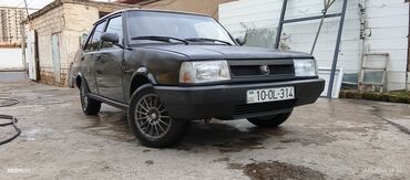 Tofas: Tofaş Şahin sedan – qara rəng, 4 qapı, arxa ötürücülü. Xüsusiyyətlər — 7