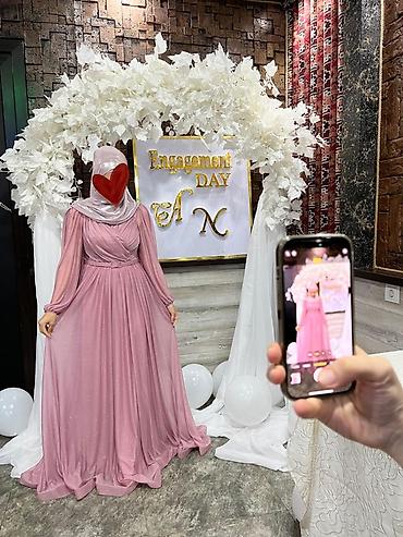 krujevalı ətəklər: Pudra-çəhrayı rəngdə, tam qapalı abiye/nişan libası. 38-40 razmer - — 1
