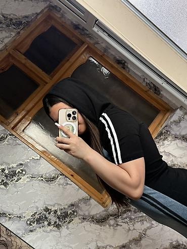 Qadın geyimləri: Qadınlar üçün gündəlik sport-stil don - Model: qısaqollu, kapüşonlu — 3
