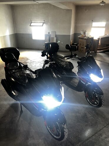 Мототехника: Макси скутер 150 куб. см, Бензин, Жаңы