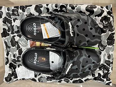 jibbitz: Crocs x A Bathing Ape (BAPE) – сабо скаут-камо, чёрно‑серый - — 3