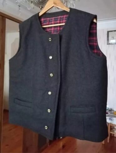 Jiletlər: 100% İtalia.Milan. 100% Bossconi. 100% Привозной. 100% Gətirilmə