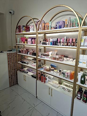 parfum vitrine: Metal — 1