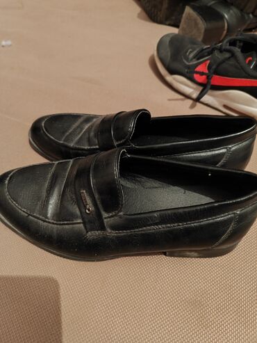 обувь кросовки: Кожаные туфли размер 39 состояние хорошее