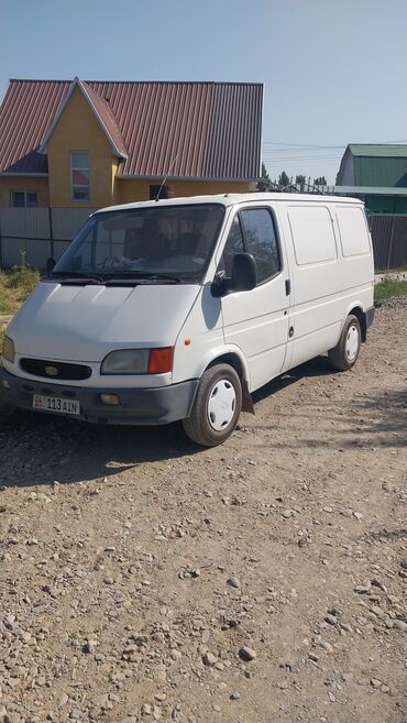 срочно продам авто в связи с переездом: Белый грузовой фургон Ford Transit, предназначенный для перевозки