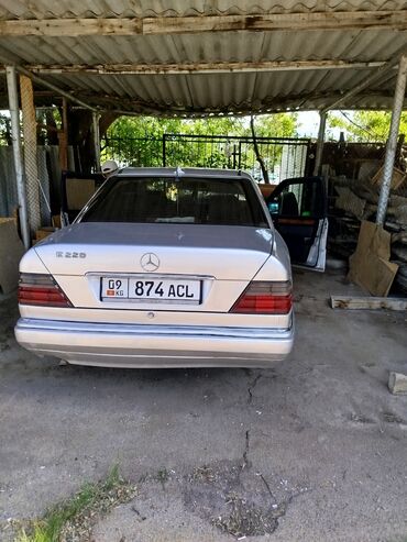 автомобиль фит: Mercedes-Benz 220: 1994 г., 2.2 л, Механика, Бензин, Седан