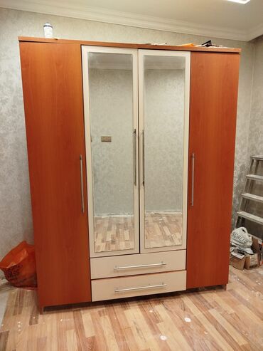islenmis paltar skafi: Гардеробный шкаф, Б/у, 4 двери, Распашной, Прямой шкаф