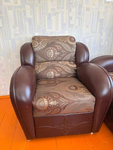 спальные гарнитуры готовые: 🛋 Продаётся диван + 2 кресла 💰 Цена: 30 000 сом 📍 Находится в Таласе 📦