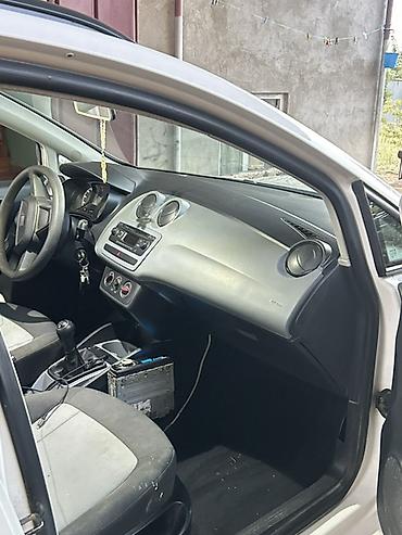 satılık araba: Seat Ibiza: 1.4 l | 2013 il 86000 km Universal — 6